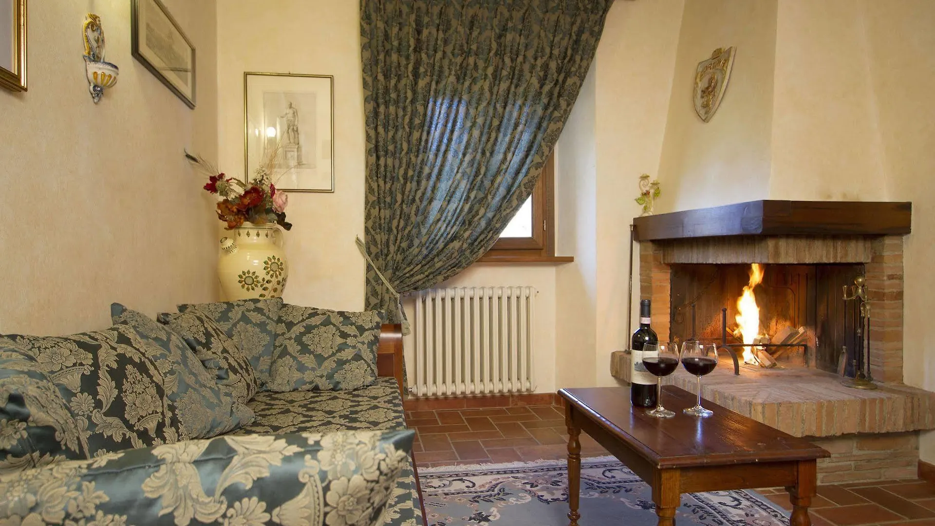 Rocca Di Pierle, Agriturismo Di Charme - Cortona Mercatale  Country house Mercatale (Arezzo)